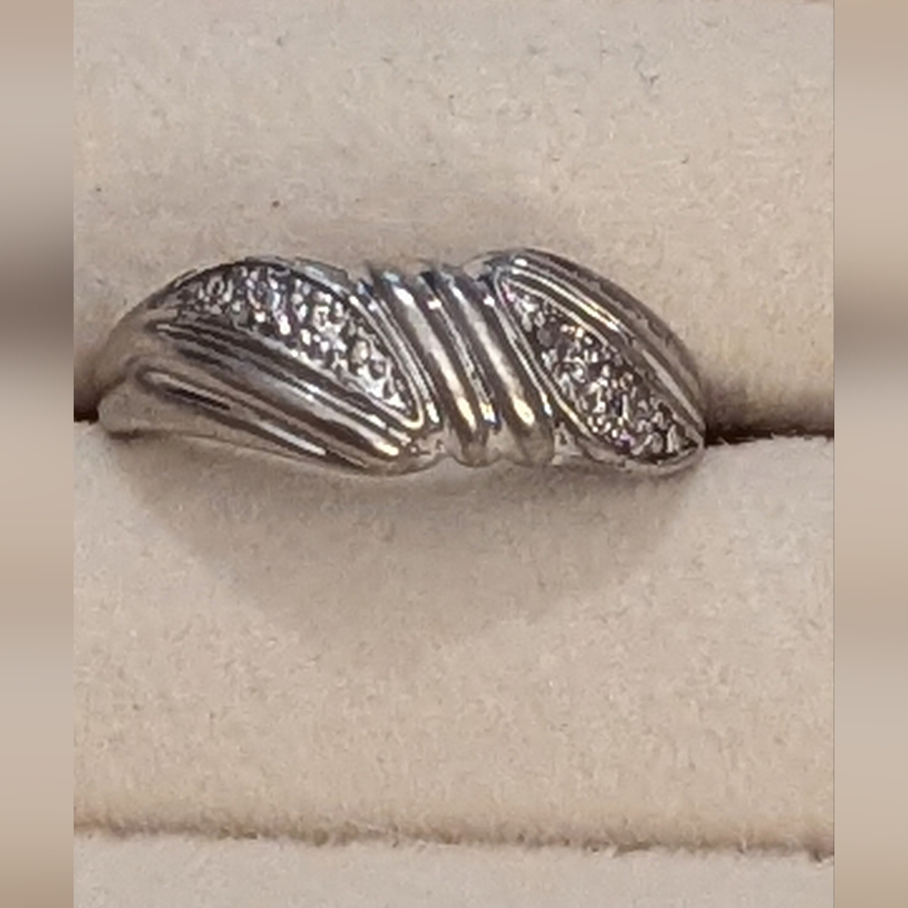 Vintage 925 silver and Diamond ring.size 8